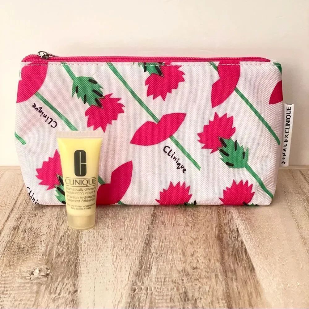 NWT Clinique 2 Pc Set of makeup bag & Dramatically different moisturizing lotion